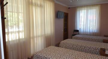 Фото номера Односпальная кровать в общем номере с 3 кроватями и видом на горы Хостел Красная Поляна г. Красная Поляна 6