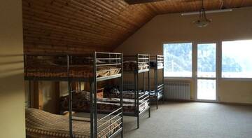 Фото номера Спальное место на двухъярусной кровати в общем номере 13-местном номере Хостел Красная Поляна г. Красная Поляна 3