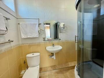 Фото номера Люкс с балконом Гостиница Вертикаль г. Красная Поляна 5