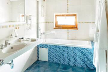 Фото номера Семейный люкс Гостевой дом Alm House г. Красная Поляна 3